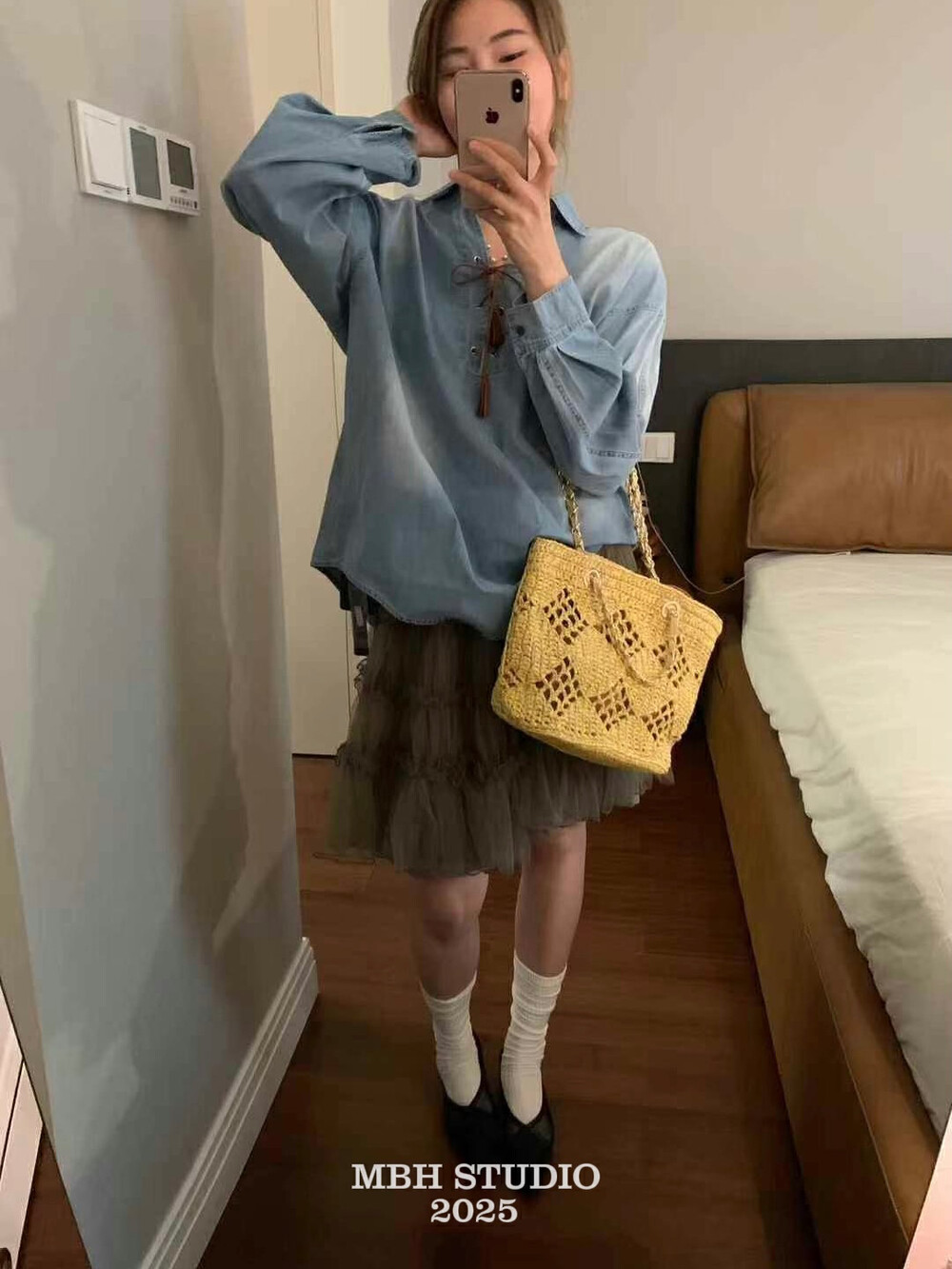 MBH Small Fragrance Style Raffia Straw Handwoven Hollow Beach Bag Sweet Elegant Vacation Tote Shoulder Bag with Small Pouch