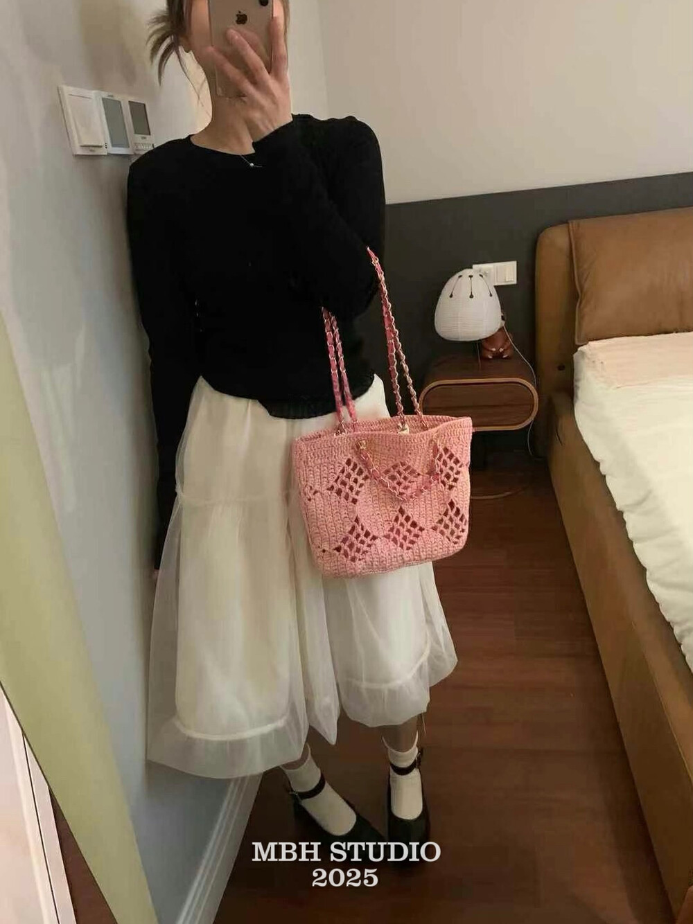 MBH Small Fragrance Style Raffia Straw Handwoven Hollow Beach Bag Sweet Elegant Vacation Tote Shoulder Bag with Small Pouch