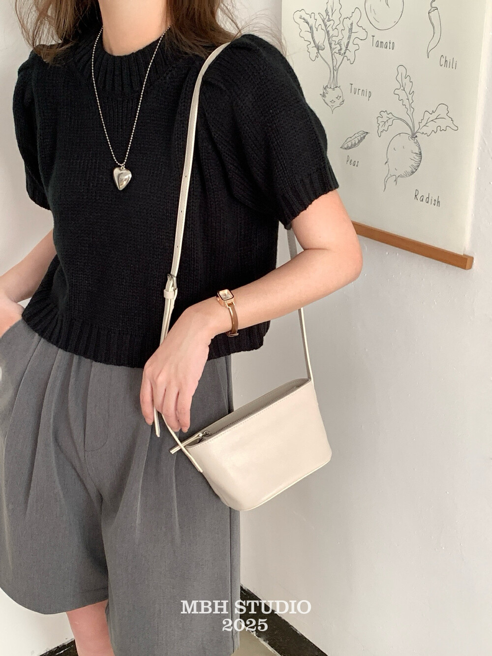 MBH Vegetable-Tanned Leather Yuanbao Crossbody Phone Bag Retro