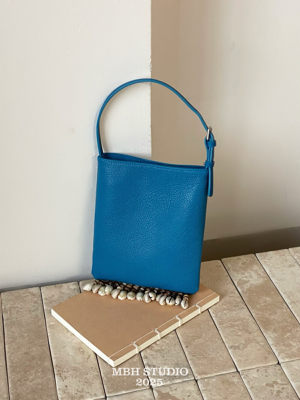 MBH Vegetable-Tanned Leather Bohemian Shell Tassel Handbag